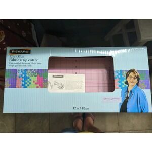 Fiskars Donna Dewberry 12 in / 30 cm Fabric Strip Cutter Purple Quilting Tool